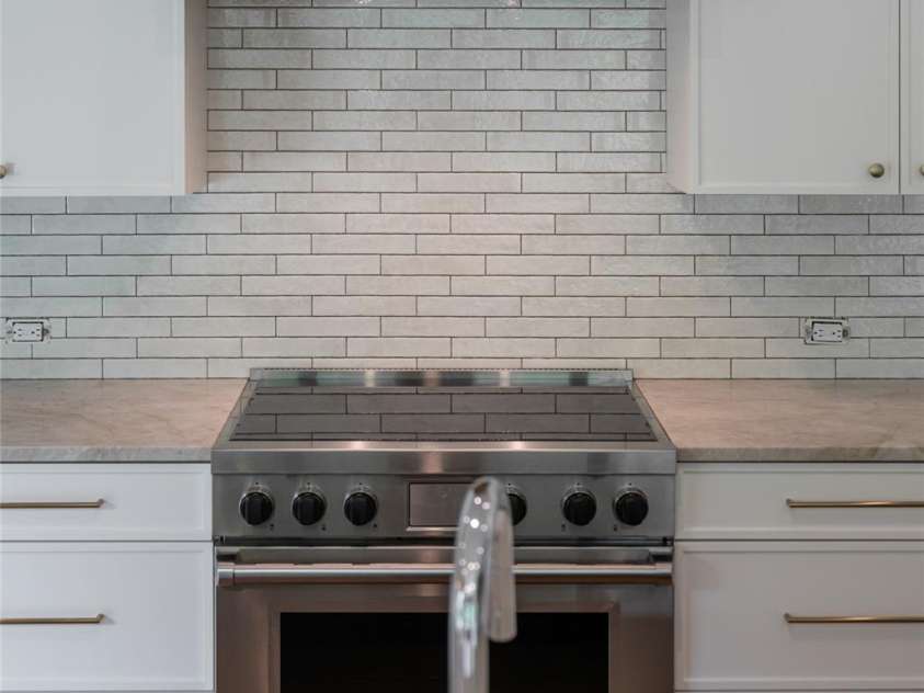 33 Busbee Road, Asheville, NC 28803.  MLS# CAR4385731, YatesRealty ID 39881. 