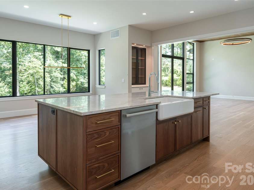 33 Busbee Road, Asheville, NC 28803.  MLS# CAR4385731, YatesRealty ID 39881. 