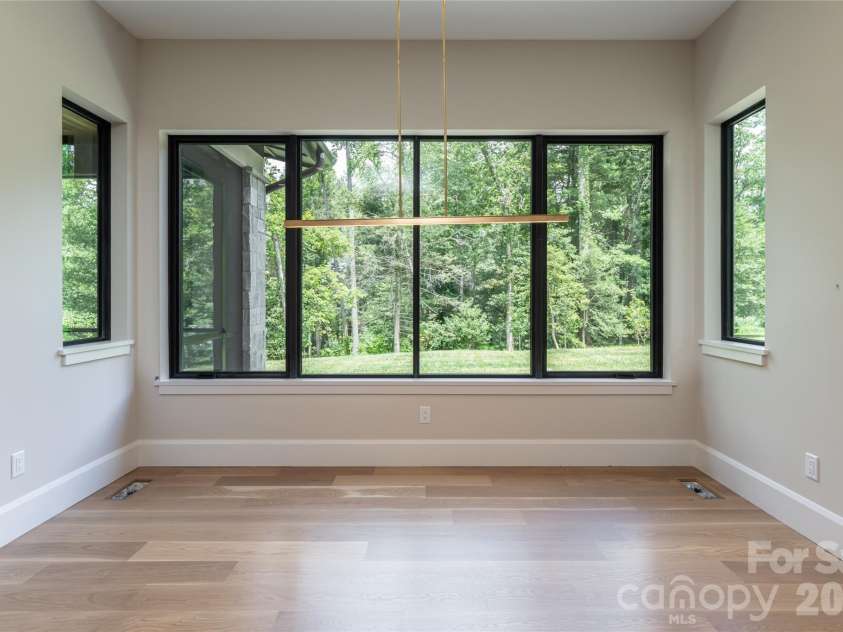33 Busbee Road, Asheville, NC 28803.  MLS# CAR4385731, YatesRealty ID 39881. 