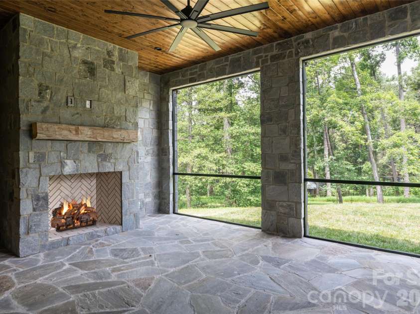 33 Busbee Road, Asheville, NC 28803.  MLS# CAR4385731, YatesRealty ID 39881. 