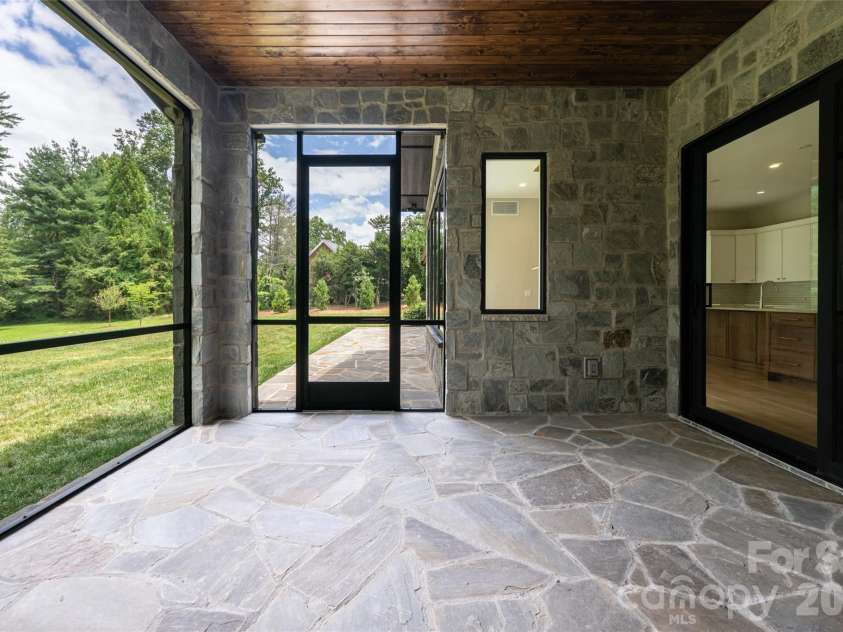 33 Busbee Road, Asheville, NC 28803.  MLS# CAR4385731, YatesRealty ID 39881. 