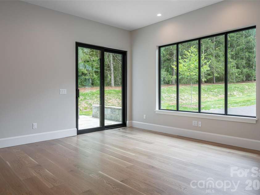 33 Busbee Road, Asheville, NC 28803.  MLS# CAR4385731, YatesRealty ID 39881. 