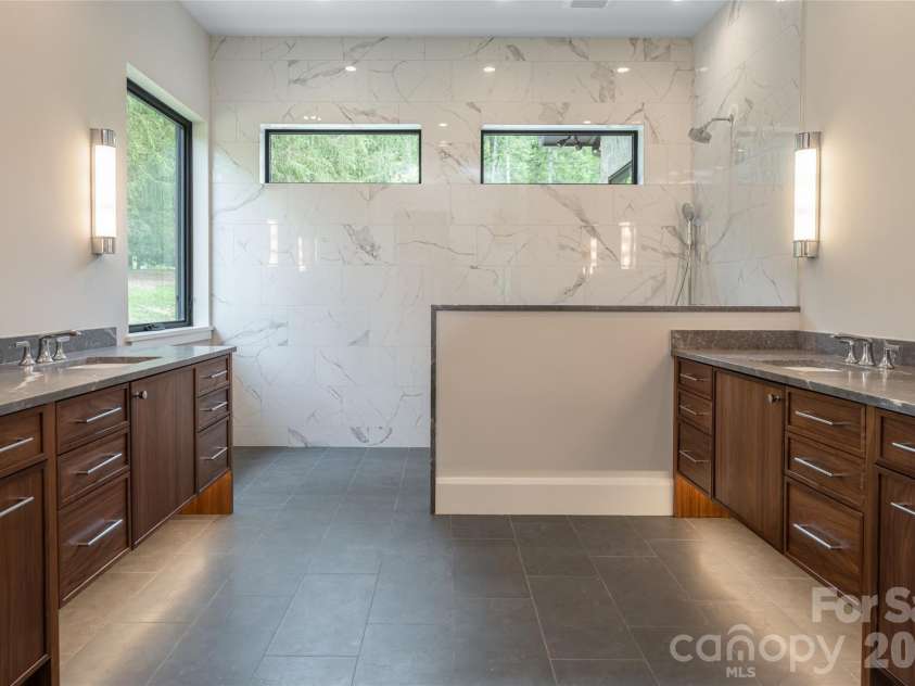 33 Busbee Road, Asheville, NC 28803.  MLS# CAR4385731, YatesRealty ID 39881. 