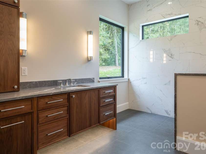 33 Busbee Road, Asheville, NC 28803.  MLS# CAR4385731, YatesRealty ID 39881. 