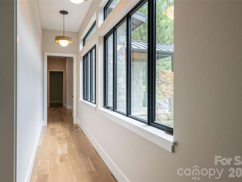 33 Busbee Road, Asheville, NC 28803.  MLS# CAR4385731, YatesRealty ID 39881. 