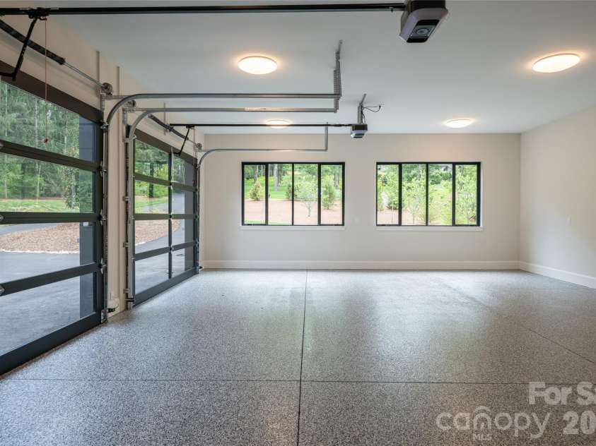 33 Busbee Road, Asheville, NC 28803.  MLS# CAR4385731, YatesRealty ID 39881. 