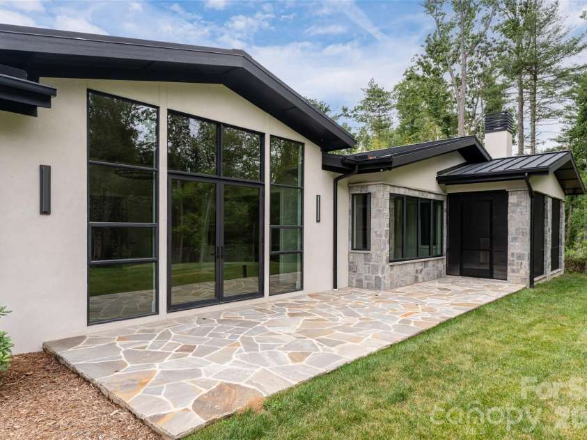 33 Busbee Road, Asheville, NC 28803.  MLS# CAR4385731, YatesRealty ID 39881. 