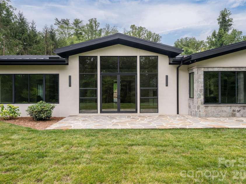 33 Busbee Road, Asheville, NC 28803.  MLS# CAR4385731, YatesRealty ID 39881. 