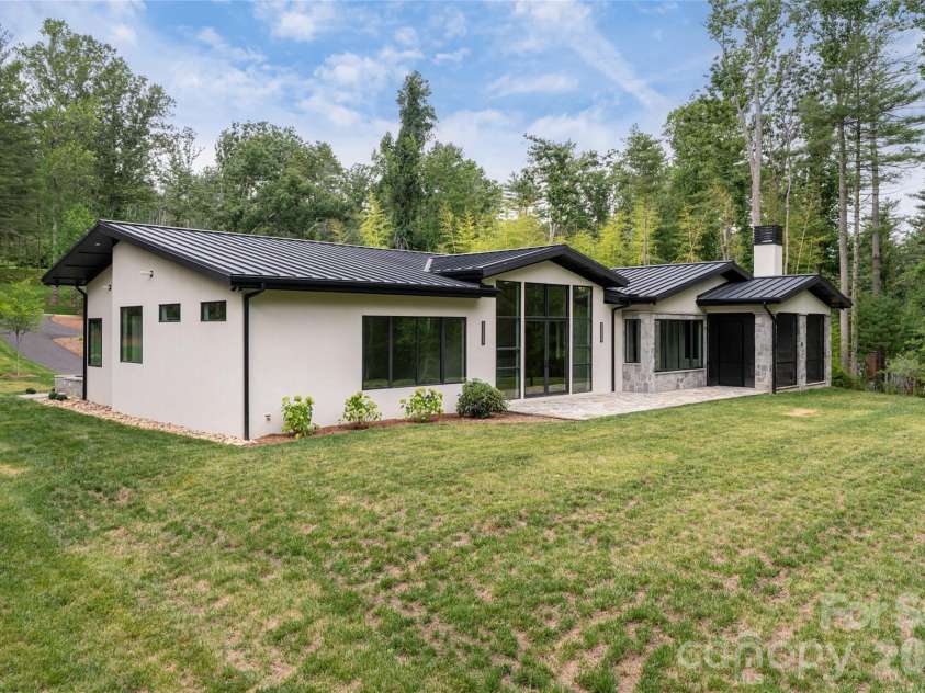 33 Busbee Road, Asheville, NC 28803.  MLS# CAR4385731, YatesRealty ID 39881. 