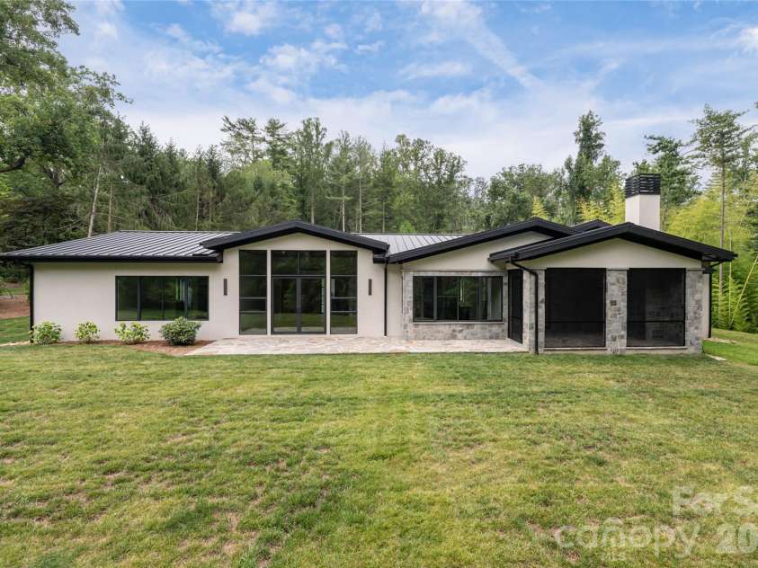 33 Busbee Road, Asheville, NC 28803.  MLS# CAR4385731, YatesRealty ID 39881. 