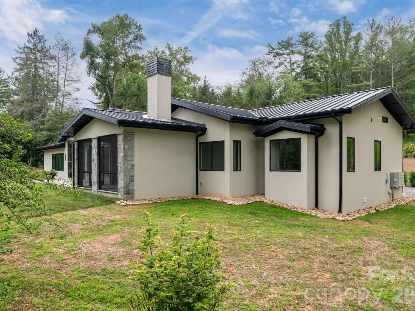 33 Busbee Road, Asheville, NC 28803.  MLS# CAR4385731, YatesRealty ID 39881. 