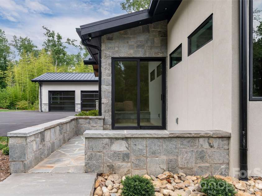 33 Busbee Road, Asheville, NC 28803.  MLS# CAR4385731, YatesRealty ID 39881. 