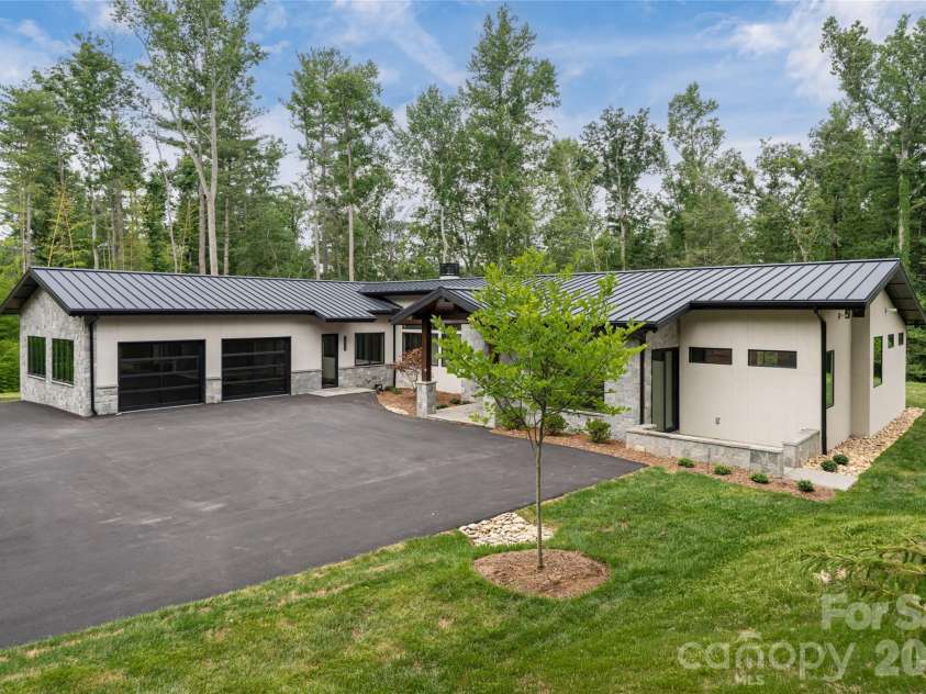 33 Busbee Road, Asheville, NC 28803.  MLS# CAR4385731, YatesRealty ID 39881. 