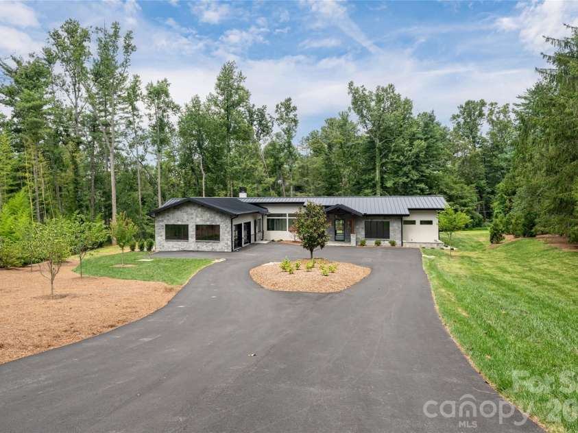 33 Busbee Road, Asheville, NC 28803.  MLS# CAR4385731, YatesRealty ID 39881. 