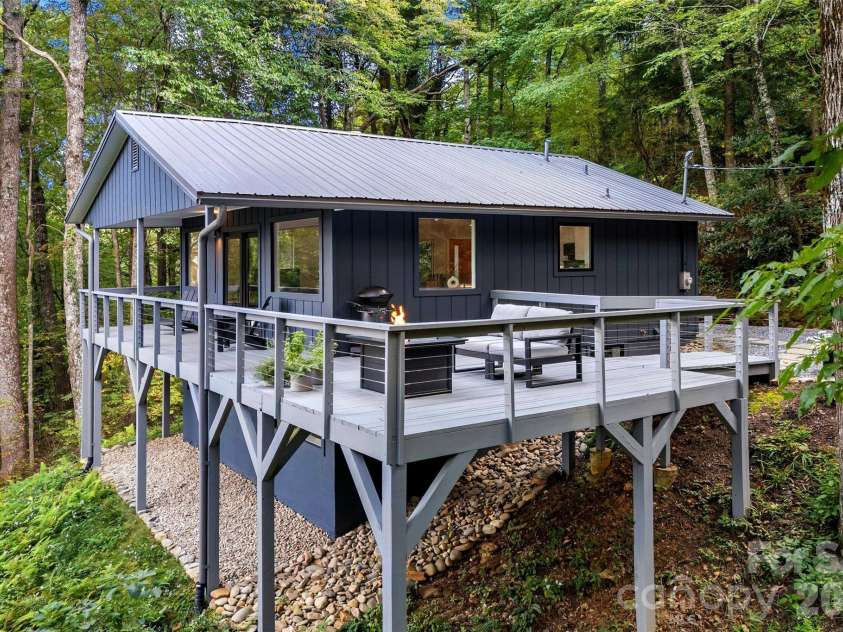 68 Lakey Gap Heights, Black Mountain, NC 28711.  MLS# CAR4358679, YatesRealty ID 39882. 