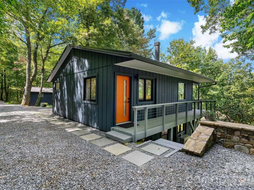 68 Lakey Gap Heights, Black Mountain, NC 28711.  MLS# CAR4358679, YatesRealty ID 39882. 