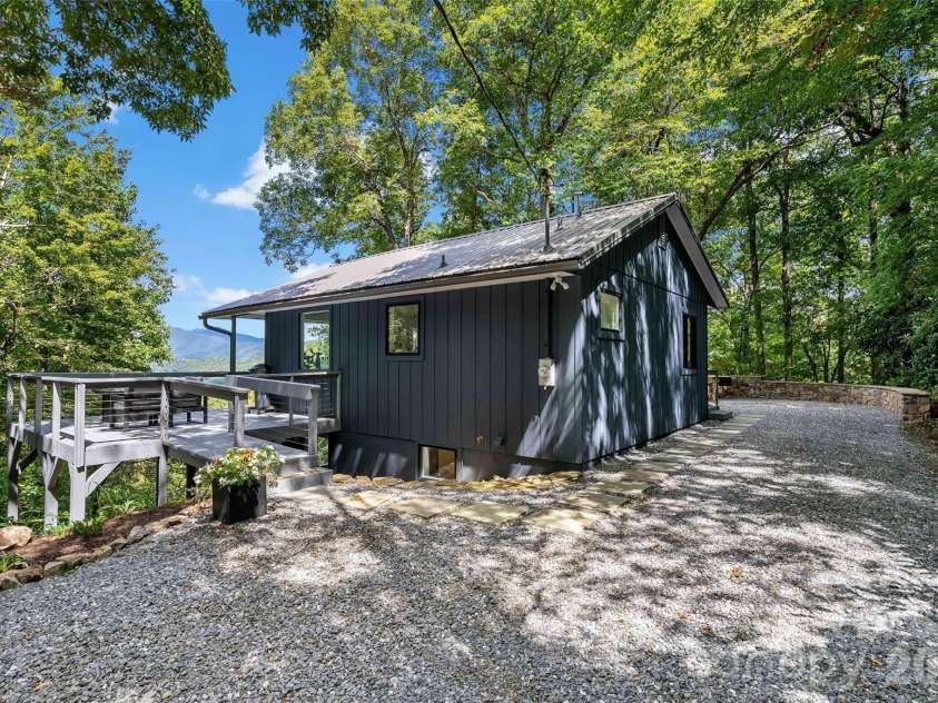 68 Lakey Gap Heights, Black Mountain, NC 28711.  MLS# CAR4358679, YatesRealty ID 39882. 