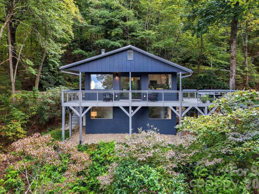 68 Lakey Gap Heights, Black Mountain, NC 28711.  MLS# CAR4358679, YatesRealty ID 39882. 