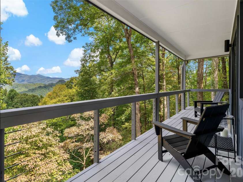 68 Lakey Gap Heights, Black Mountain, NC 28711.  MLS# CAR4358679, YatesRealty ID 39882. 
