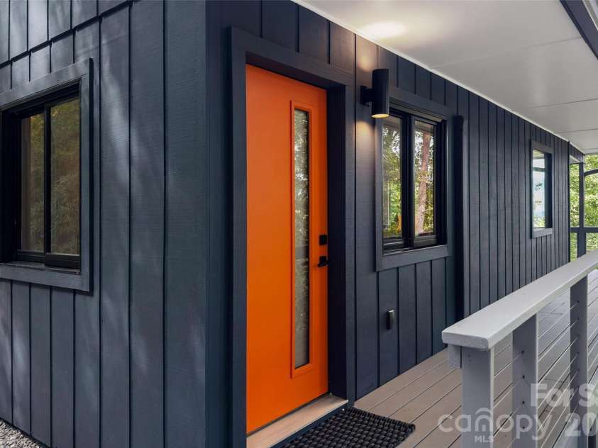 68 Lakey Gap Heights, Black Mountain, NC 28711.  MLS# CAR4358679, YatesRealty ID 39882. 
