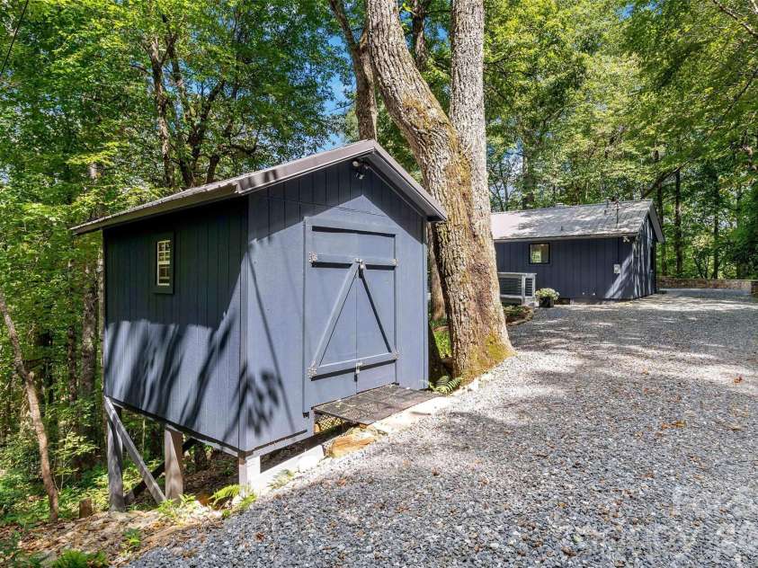 68 Lakey Gap Heights, Black Mountain, NC 28711.  MLS# CAR4358679, YatesRealty ID 39882. 
