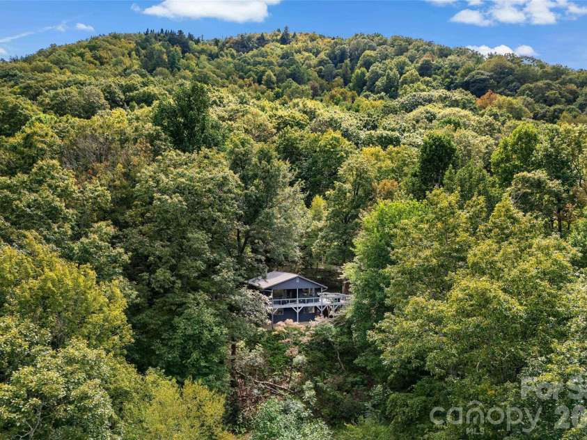 68 Lakey Gap Heights, Black Mountain, NC 28711.  MLS# CAR4358679, YatesRealty ID 39882. 