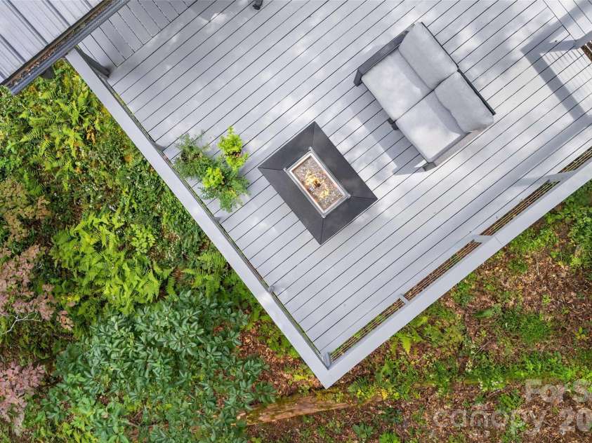 68 Lakey Gap Heights, Black Mountain, NC 28711.  MLS# CAR4358679, YatesRealty ID 39882. 