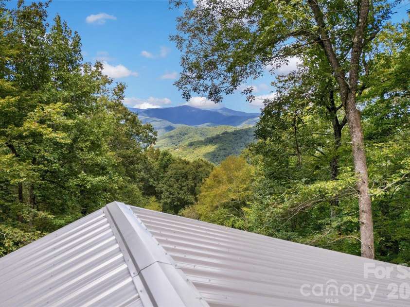 68 Lakey Gap Heights, Black Mountain, NC 28711.  MLS# CAR4358679, YatesRealty ID 39882. 