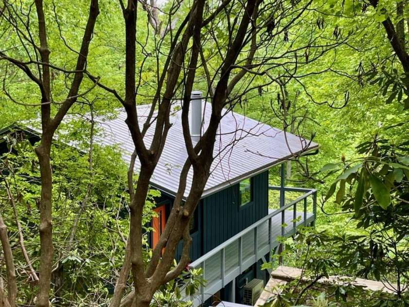 68 Lakey Gap Heights, Black Mountain, NC 28711.  MLS# CAR4358679, YatesRealty ID 39882. 
