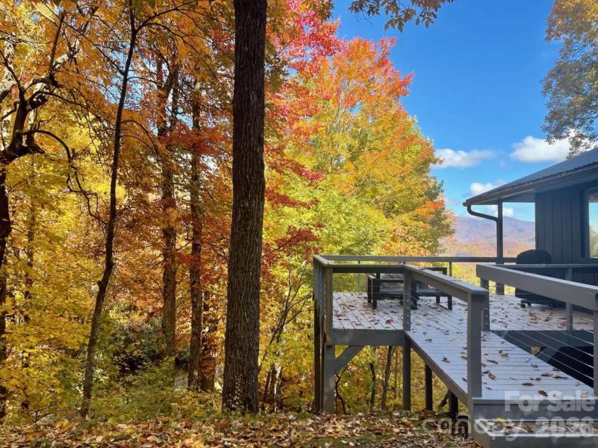 68 Lakey Gap Heights, Black Mountain, NC 28711.  MLS# CAR4358679, YatesRealty ID 39882. Fall is gorgeous at the home!
