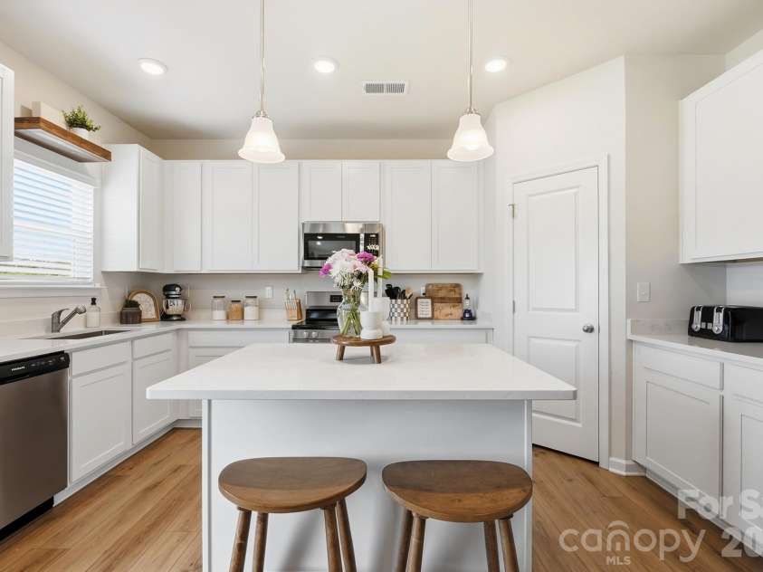 6023 Busch Way, Midland, NC 28107.  MLS# CAR4397614, YatesRealty ID 39883. Kitchen island provides additional prep space and casual seating.