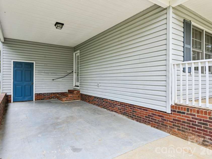738 Mcdaniel Road, Kings Mountain, NC 28086.  MLS# CAR4395003, YatesRealty ID 39885. 1 car carport