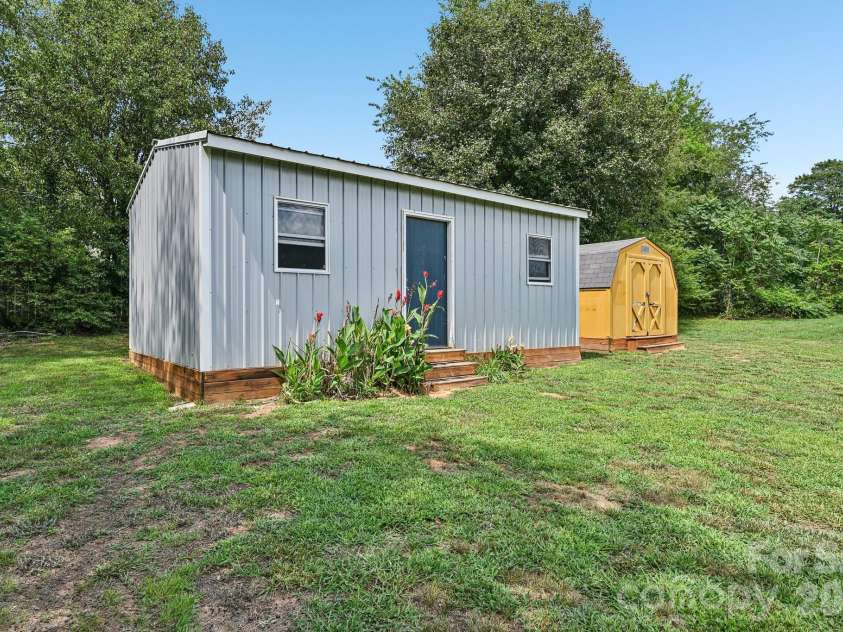 738 Mcdaniel Road, Kings Mountain, NC 28086.  MLS# CAR4395003, YatesRealty ID 39885. 2 buildings