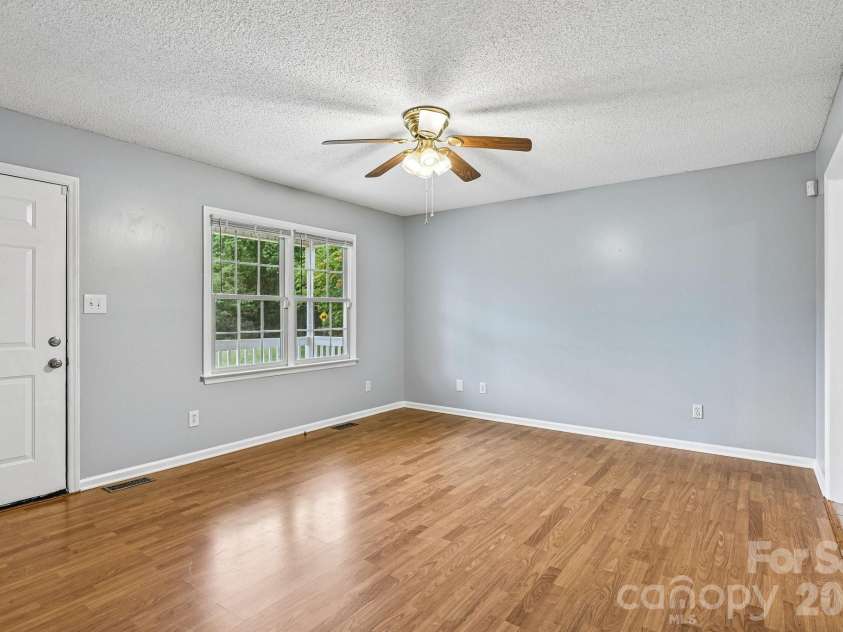 738 Mcdaniel Road, Kings Mountain, NC 28086.  MLS# CAR4395003, YatesRealty ID 39885. 