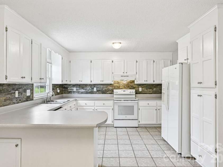 738 Mcdaniel Road, Kings Mountain, NC 28086.  MLS# CAR4395003, YatesRealty ID 39885. 