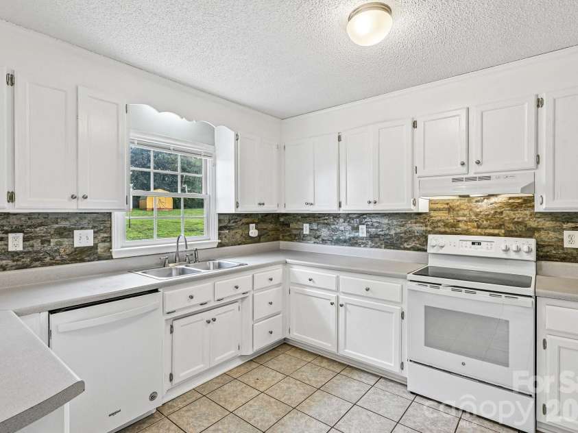 738 Mcdaniel Road, Kings Mountain, NC 28086.  MLS# CAR4395003, YatesRealty ID 39885. 