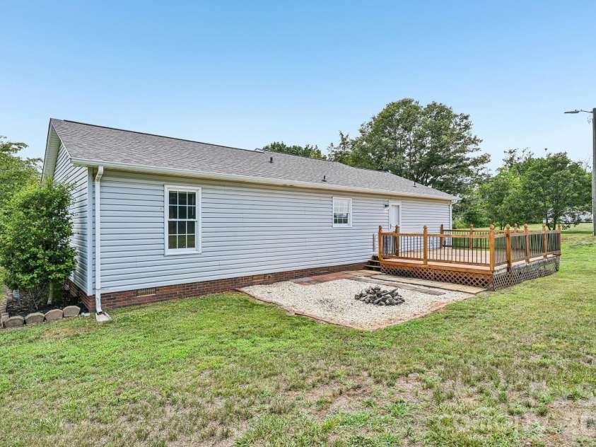 738 Mcdaniel Road, Kings Mountain, NC 28086.  MLS# CAR4395003, YatesRealty ID 39885. 