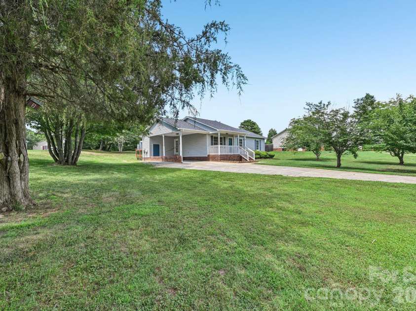 738 Mcdaniel Road, Kings Mountain, NC 28086.  MLS# CAR4395003, YatesRealty ID 39885. Corner view