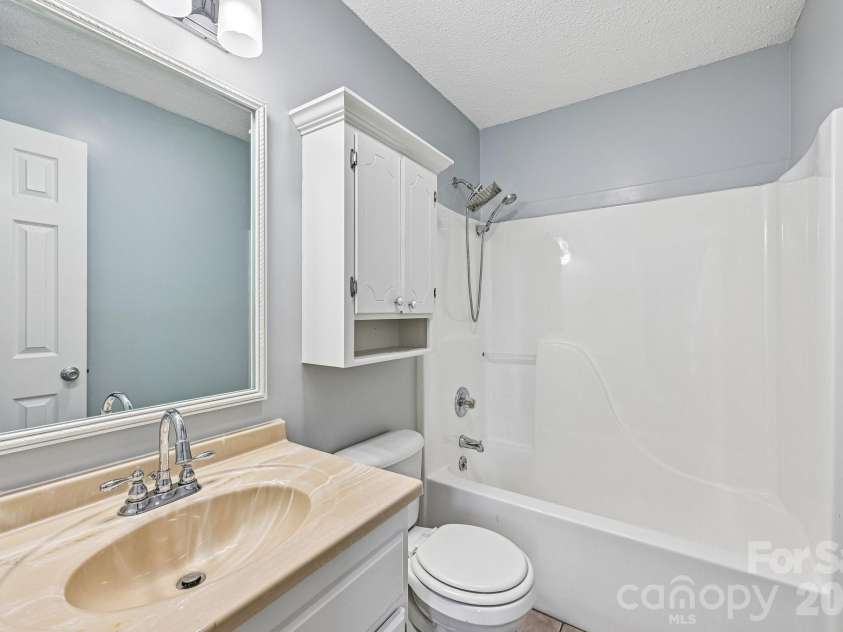 738 Mcdaniel Road, Kings Mountain, NC 28086.  MLS# CAR4395003, YatesRealty ID 39885. En suite