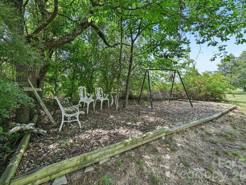 738 Mcdaniel Road, Kings Mountain, NC 28086.  MLS# CAR4395003, YatesRealty ID 39885. Quant shading swing oasis