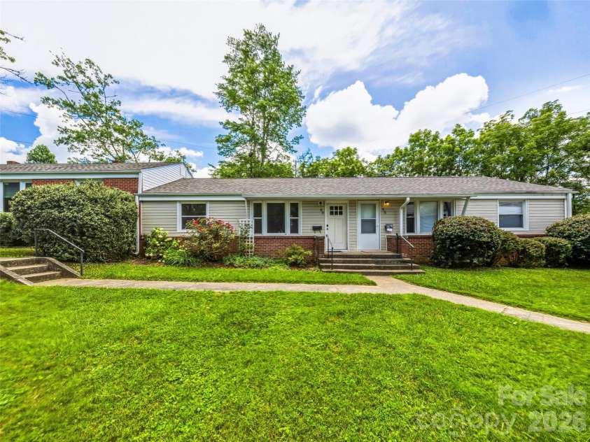 43 Trowbridge Lane, Brevard, NC 28712.  MLS# CAR4405175, YatesRealty ID 39886. 