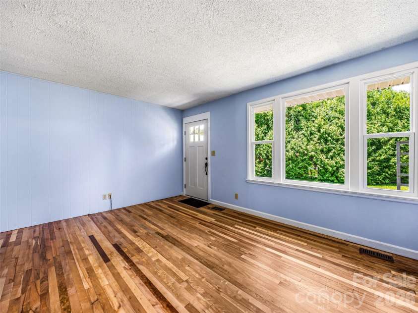 43 Trowbridge Lane, Brevard, NC 28712.  MLS# CAR4405175, YatesRealty ID 39886. 