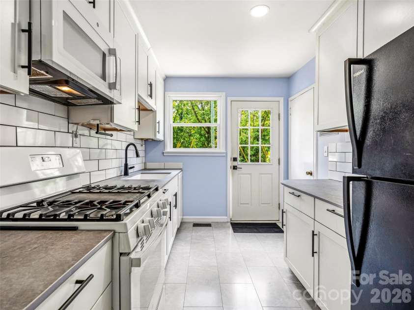 43 Trowbridge Lane, Brevard, NC 28712.  MLS# CAR4405175, YatesRealty ID 39886. 