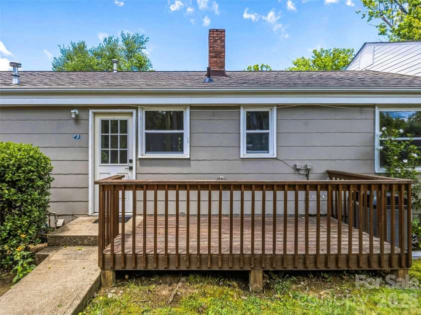 43 Trowbridge Lane, Brevard, NC 28712.  MLS# CAR4405175, YatesRealty ID 39886. 