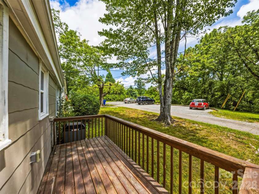 43 Trowbridge Lane, Brevard, NC 28712.  MLS# CAR4405175, YatesRealty ID 39886. 