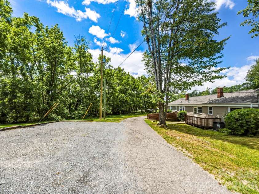 43 Trowbridge Lane, Brevard, NC 28712.  MLS# CAR4405175, YatesRealty ID 39886. 