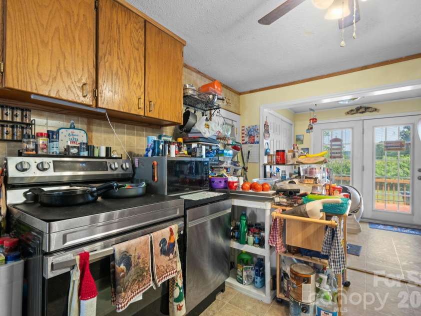 2504 Brentwood Circle, Lenoir, NC 28645.  MLS# CAR4406132, YatesRealty ID 39888. 