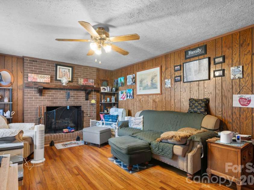 2504 Brentwood Circle, Lenoir, NC 28645.  MLS# CAR4406132, YatesRealty ID 39888. 