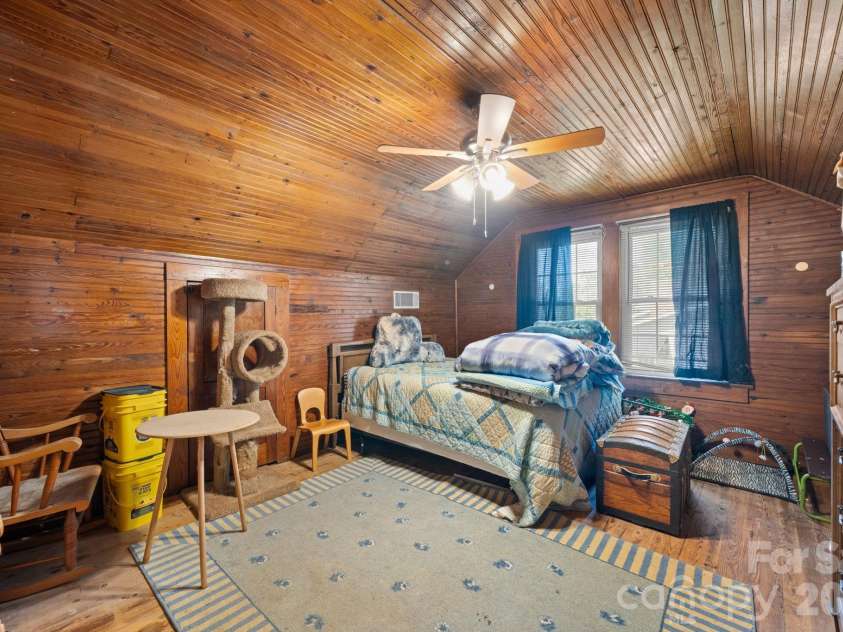 2504 Brentwood Circle, Lenoir, NC 28645.  MLS# CAR4406132, YatesRealty ID 39888. 