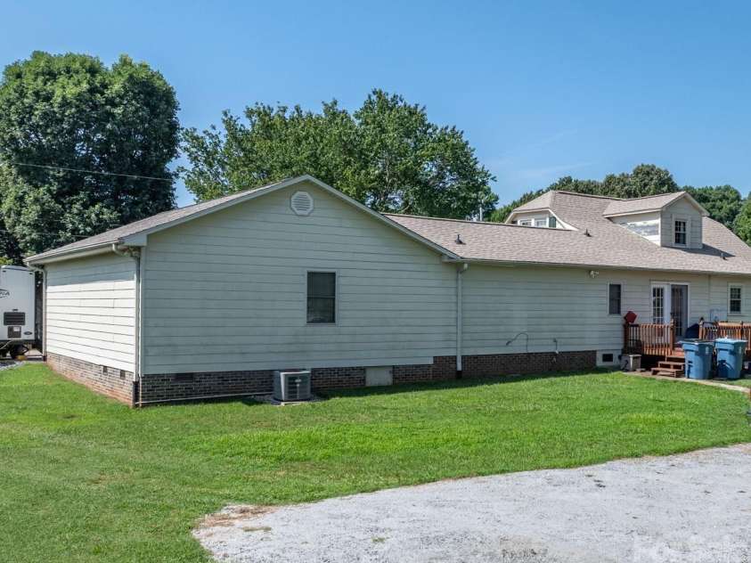 2504 Brentwood Circle, Lenoir, NC 28645.  MLS# CAR4406132, YatesRealty ID 39888. 